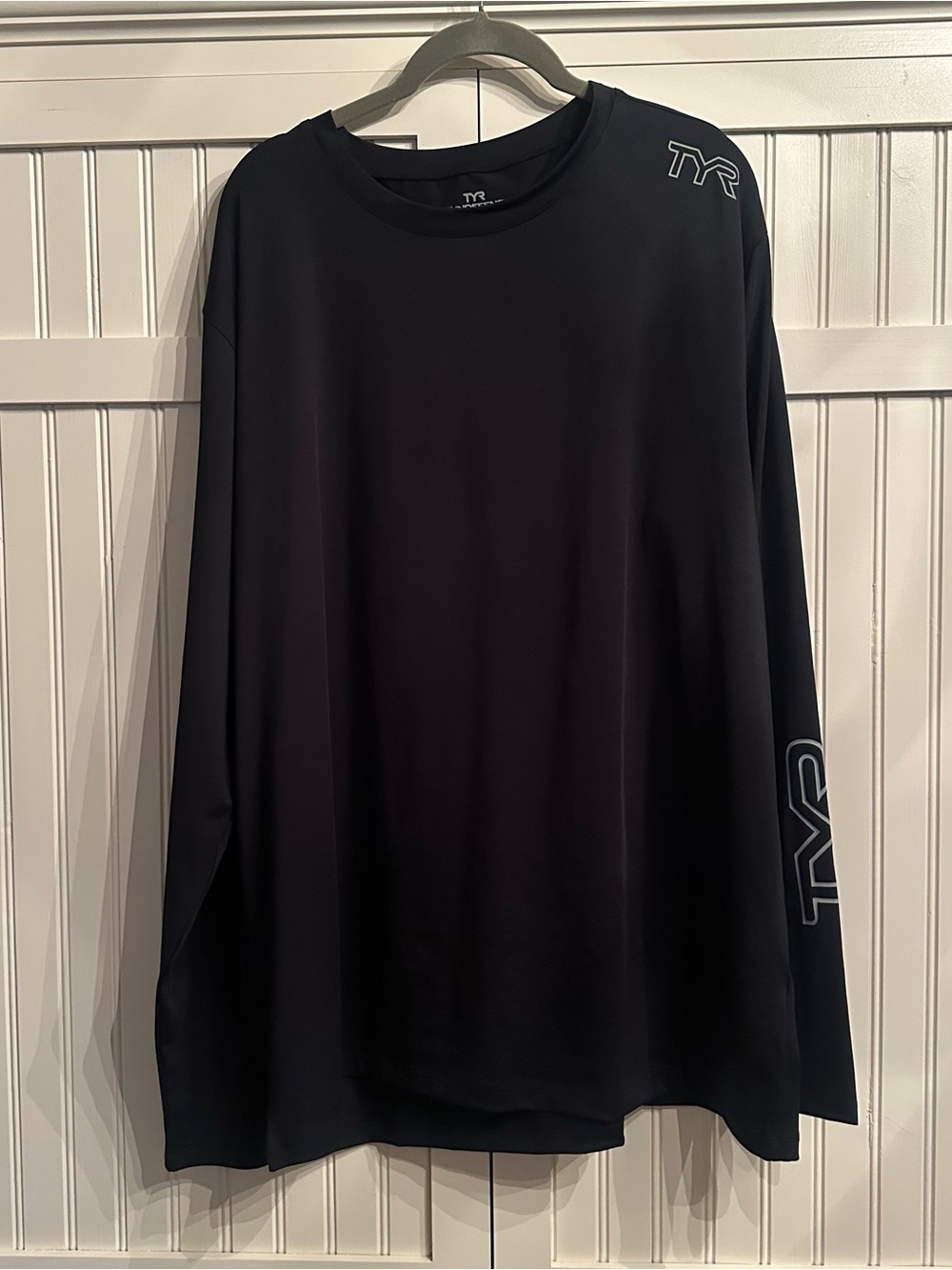 TYR SunDefence Men's Black Long Sleeve Athletic Tee with Logo Size 2XL